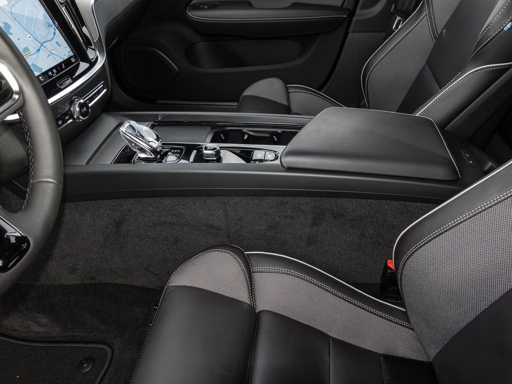 Volvo V60 Cross Country 2023