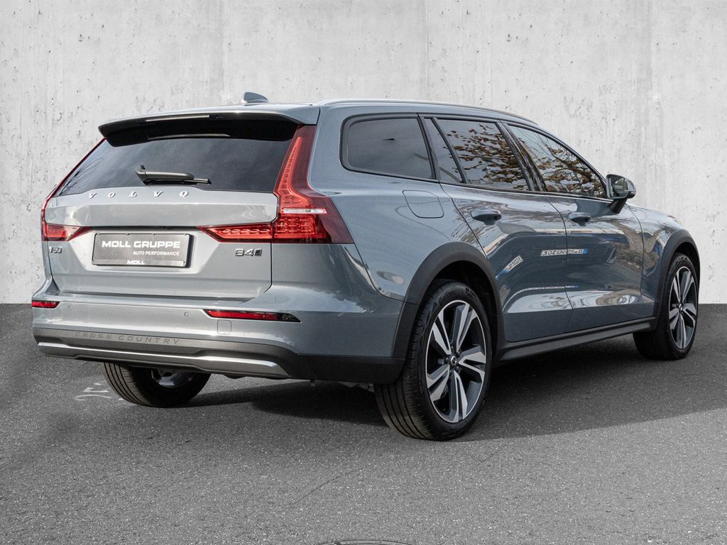 Volvo V60 Cross Country 2023