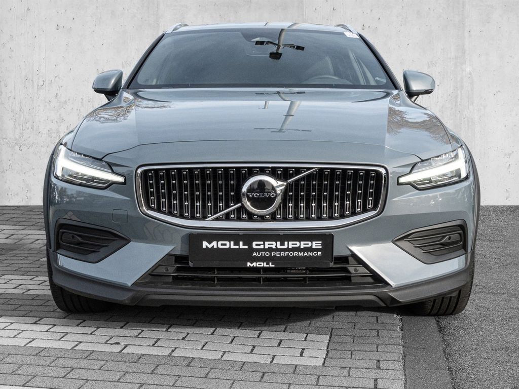 Volvo V60 Cross Country 2023