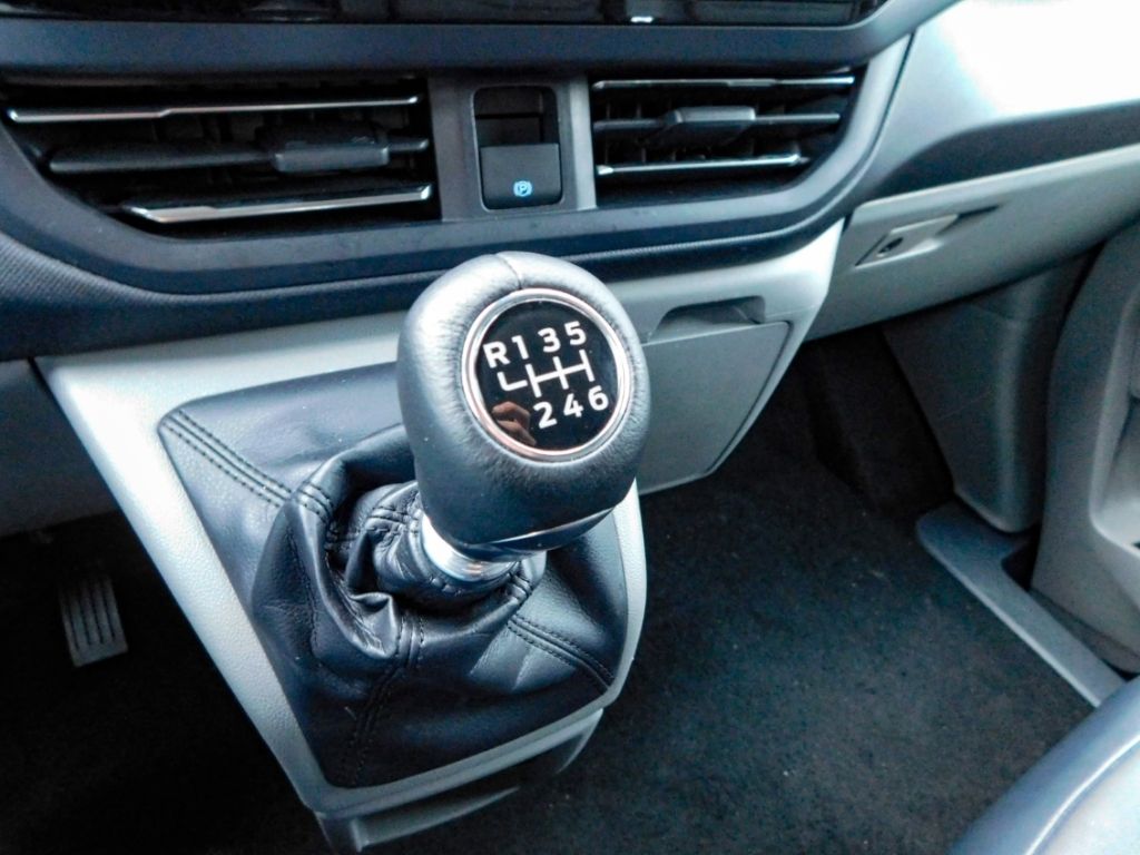 Ford Tourneo Custom 2025