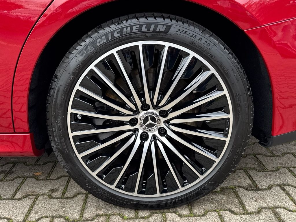 Mercedes-Benz E 300 2025