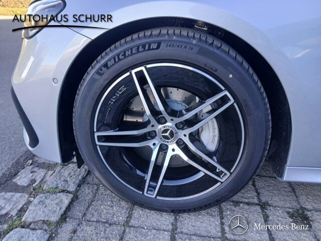 Mercedes-Benz E 220 2025