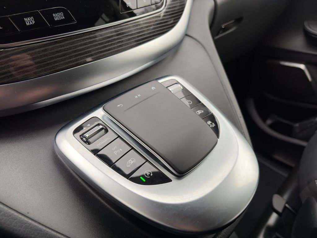 Mercedes-Benz V 300 2024