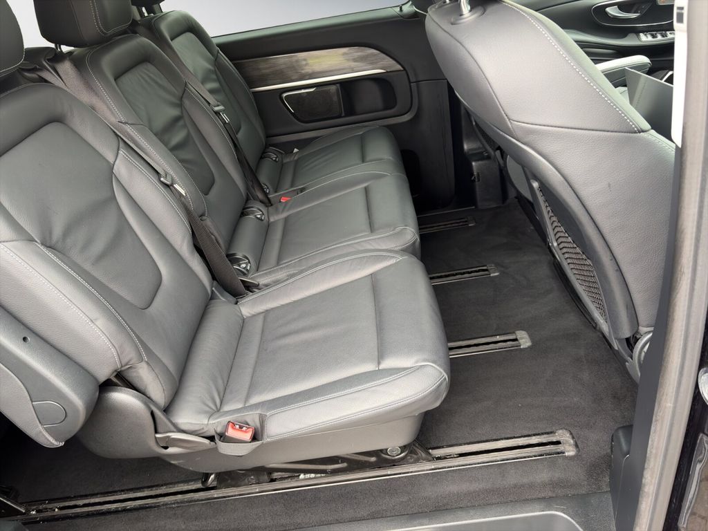 Mercedes-Benz V 300 2024