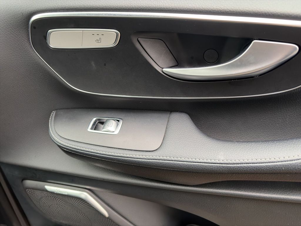 Mercedes-Benz V 300 2024