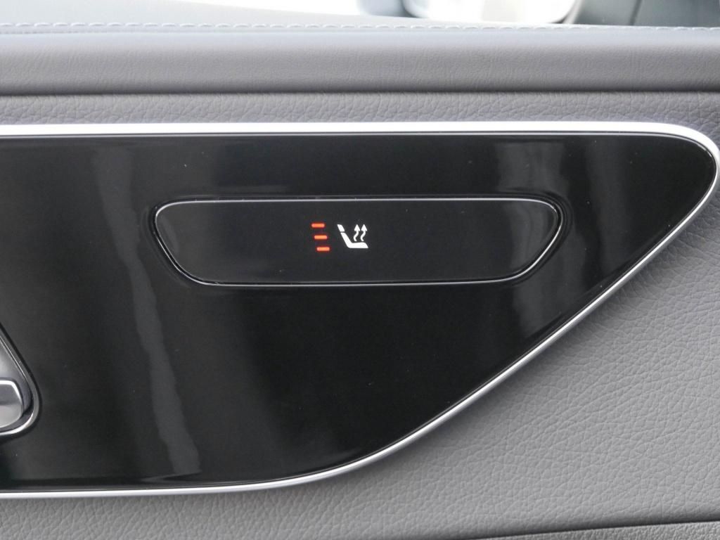 Mercedes-Benz C 300 2025