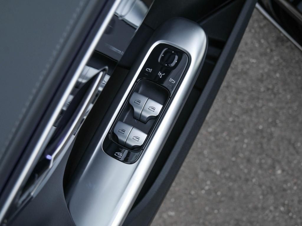 Mercedes-Benz C 300 2025