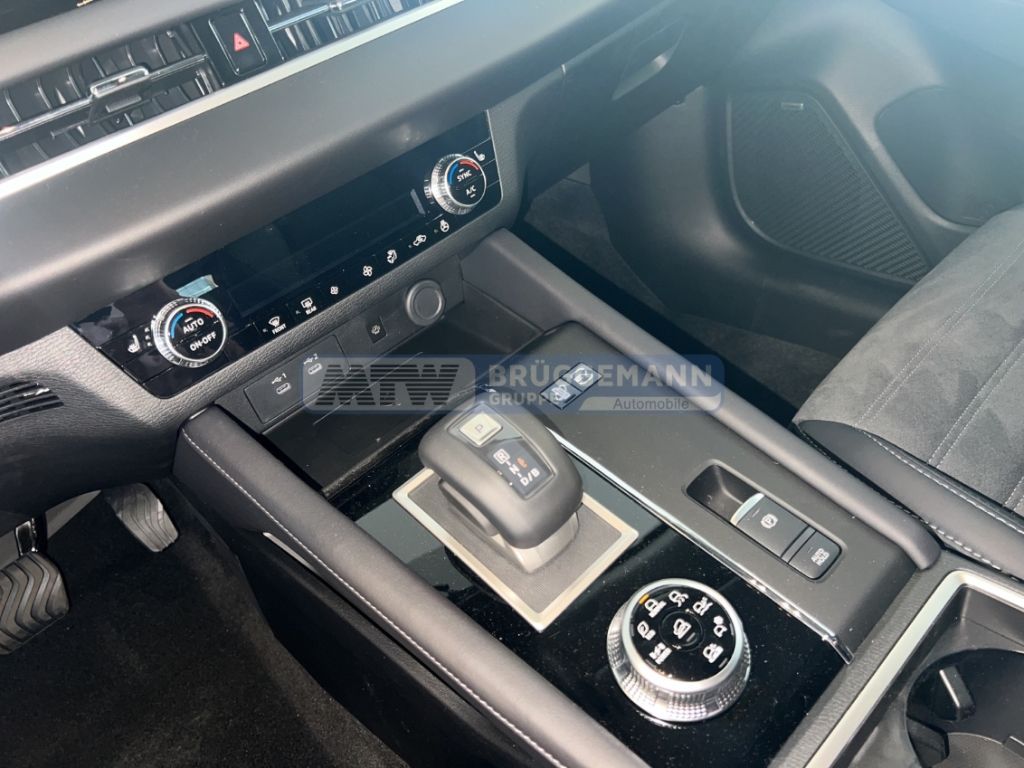 Mitsubishi Plug-in Hybrid Outlander 2025