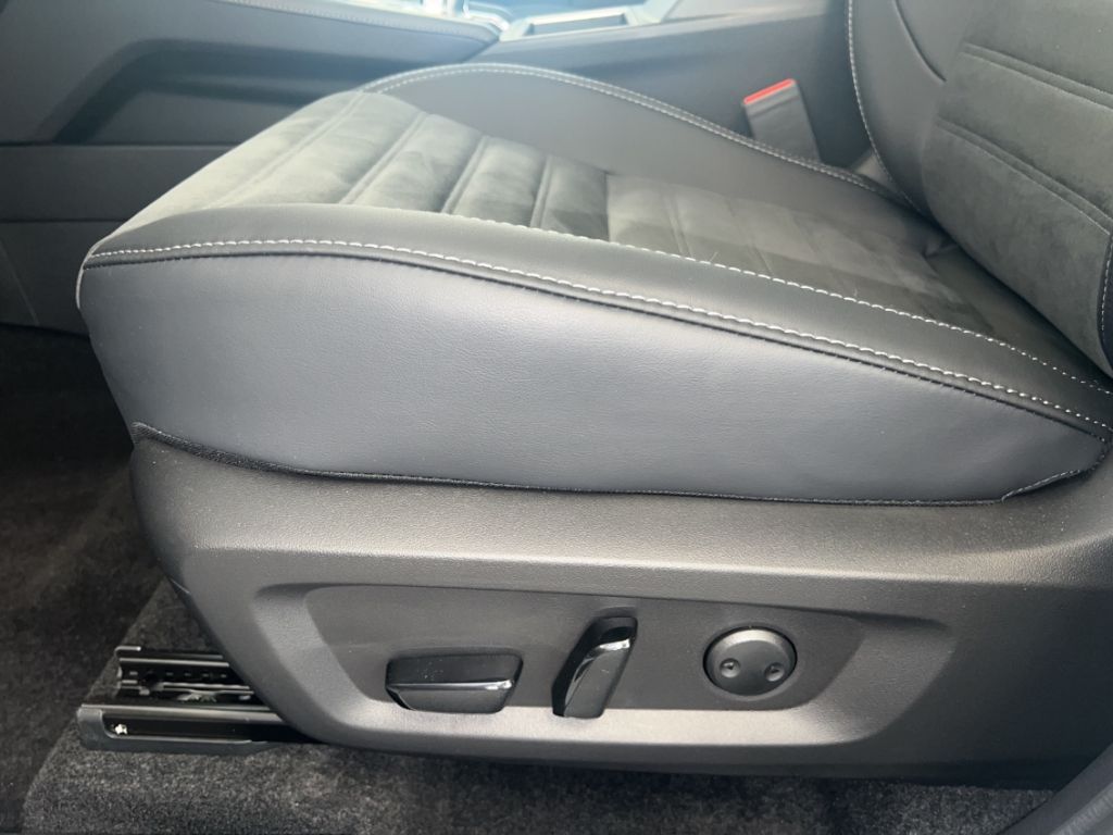 Mitsubishi Plug-in Hybrid Outlander 2025