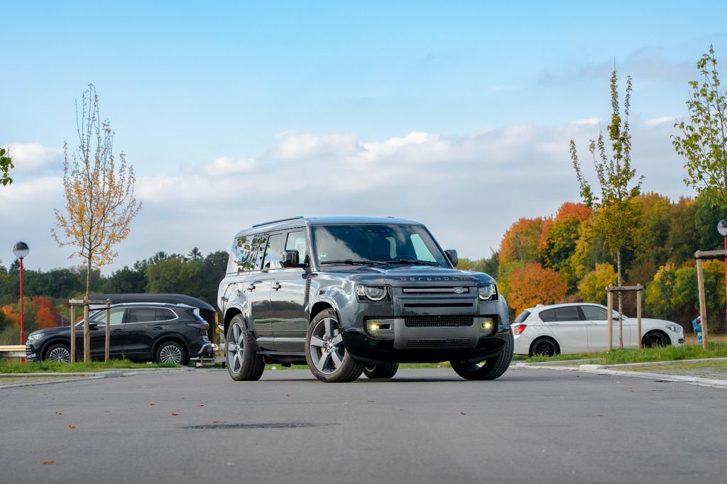 Land Rover Defender 2023