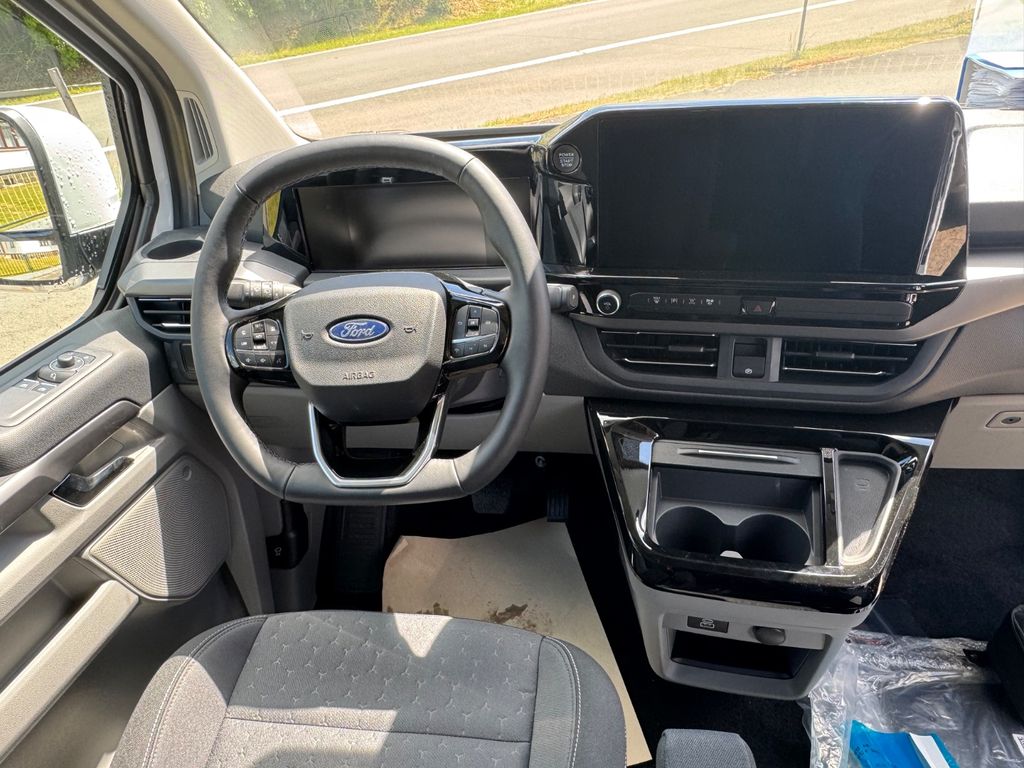 Ford Tourneo Custom 2025