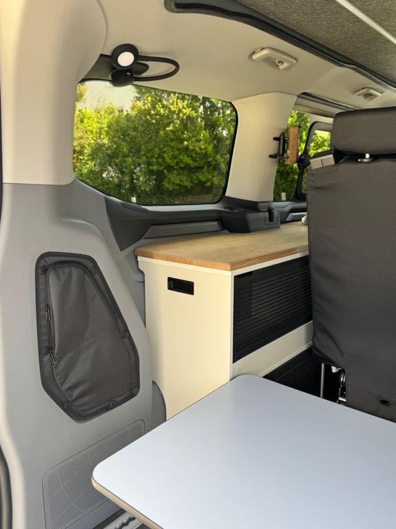 Ford Tourneo Custom 2025