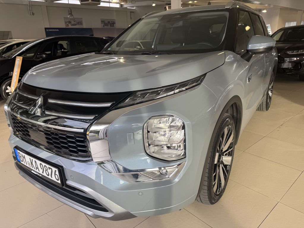 Mitsubishi Plug-in Hybrid Outlander 2025