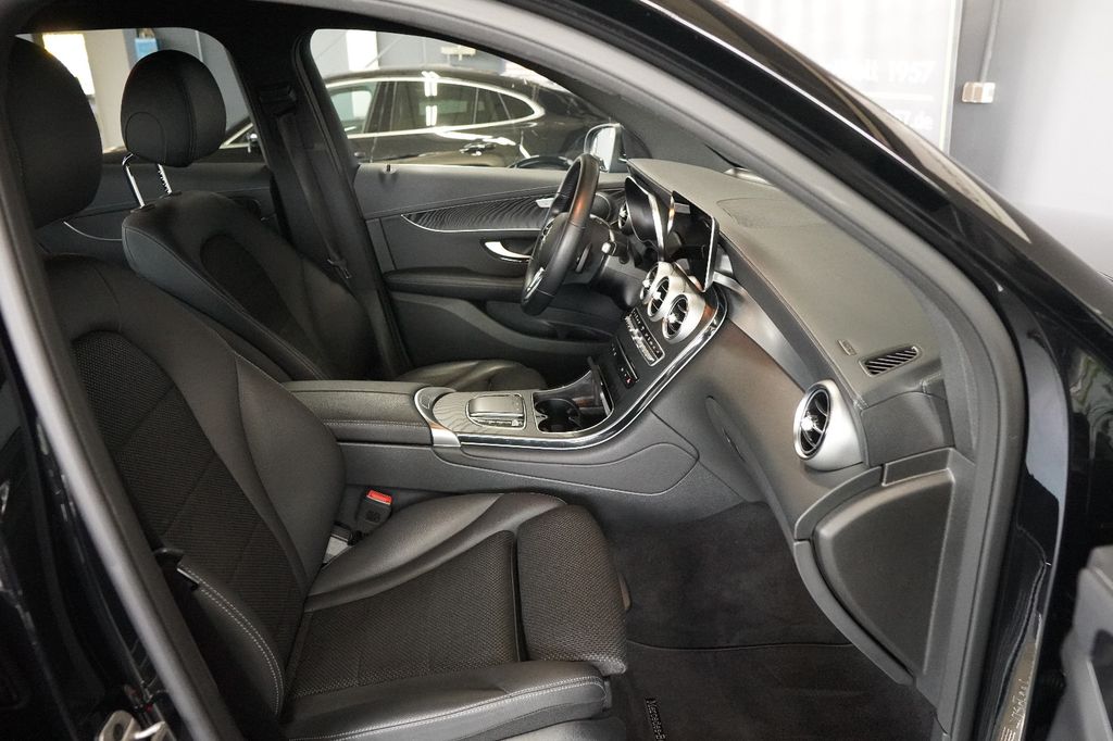 Mercedes-Benz GLC 300 2021