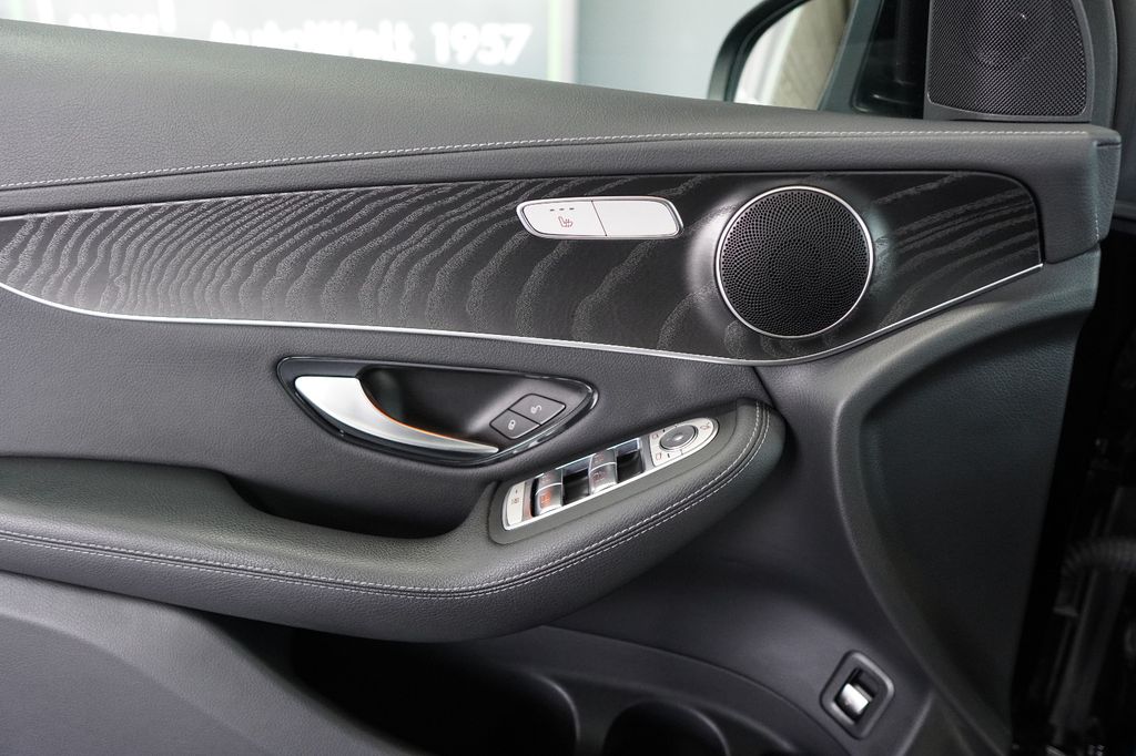 Mercedes-Benz GLC 300 2021