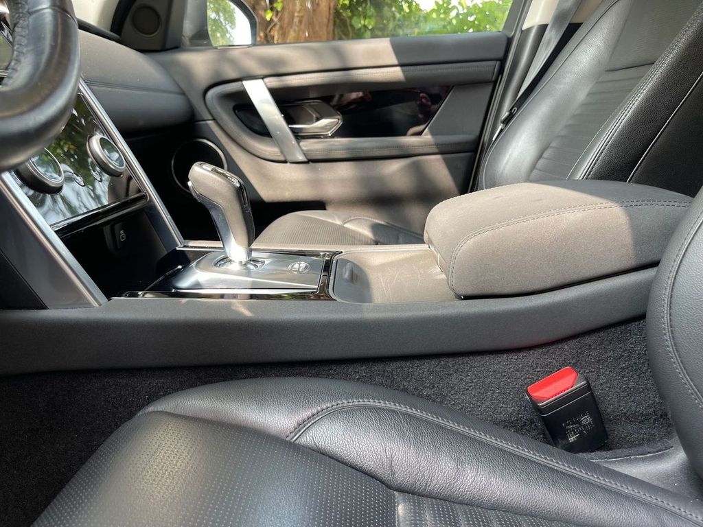 Land Rover Discovery Sport 2021