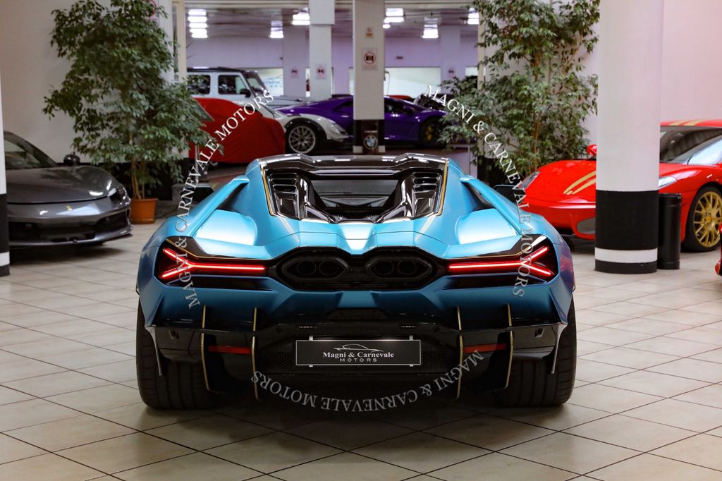 Lamborghini Revuelto 2024