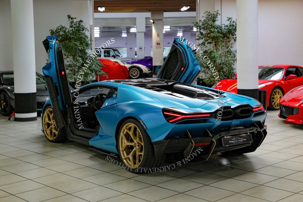 Lamborghini Revuelto 2024