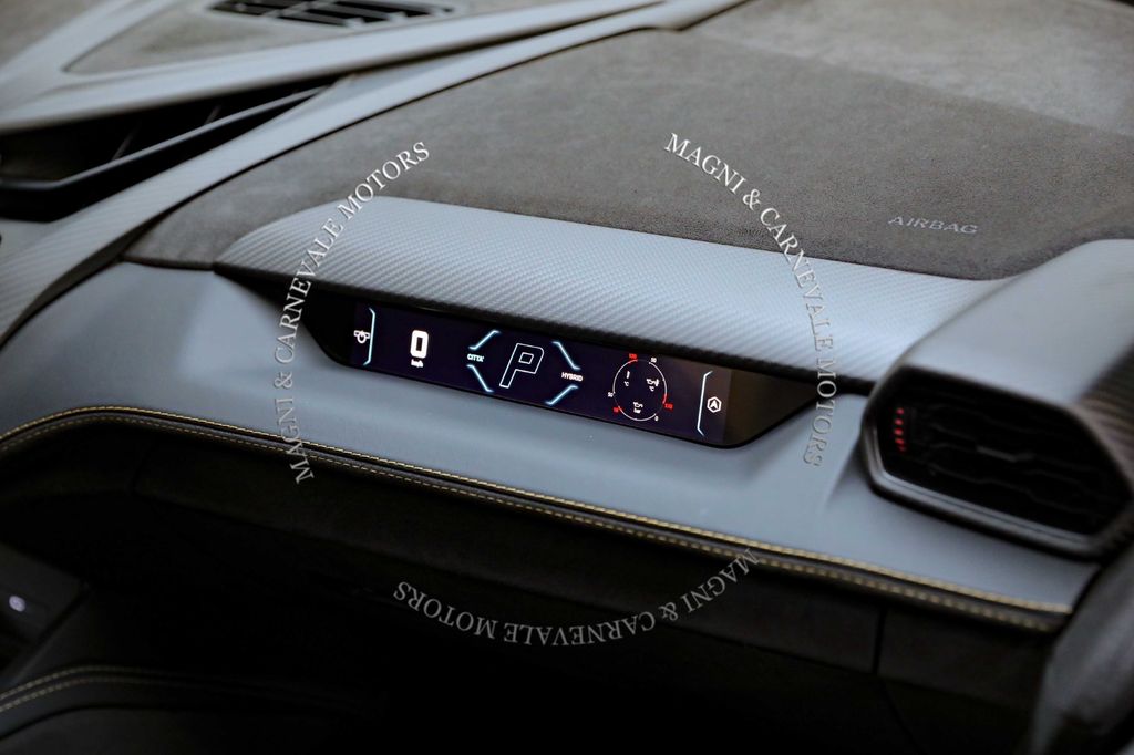 Lamborghini Revuelto 2024