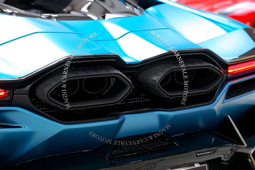 Lamborghini Revuelto 2024