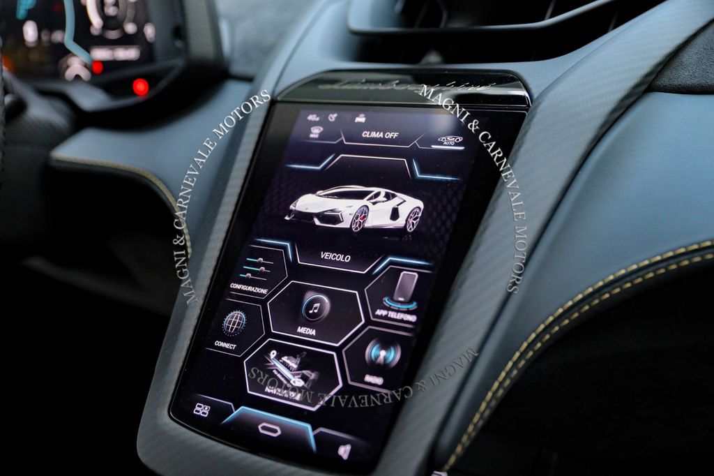Lamborghini Revuelto 2024