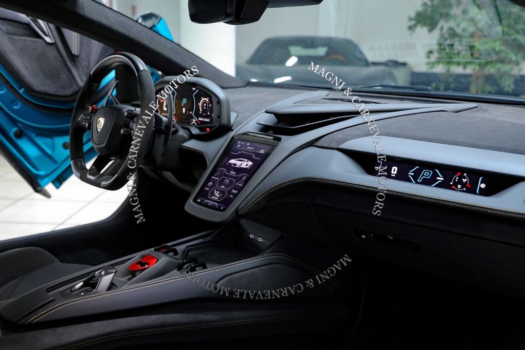 Lamborghini Revuelto 2024