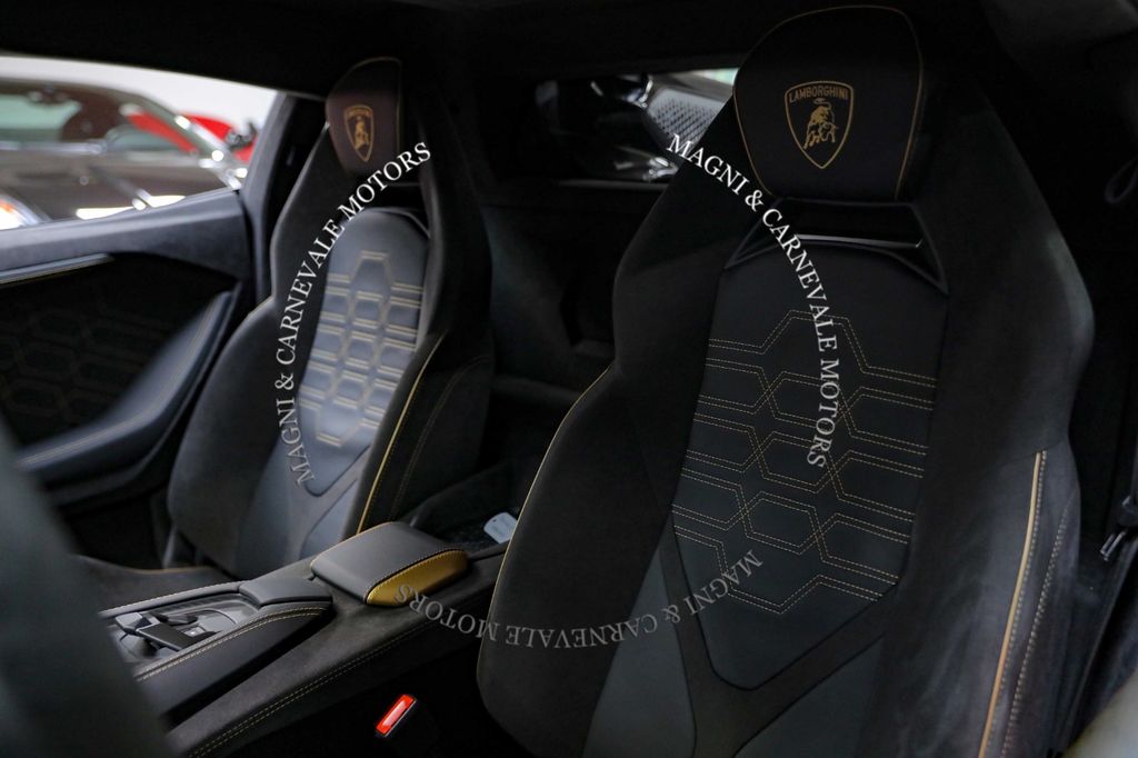 Lamborghini Revuelto 2024