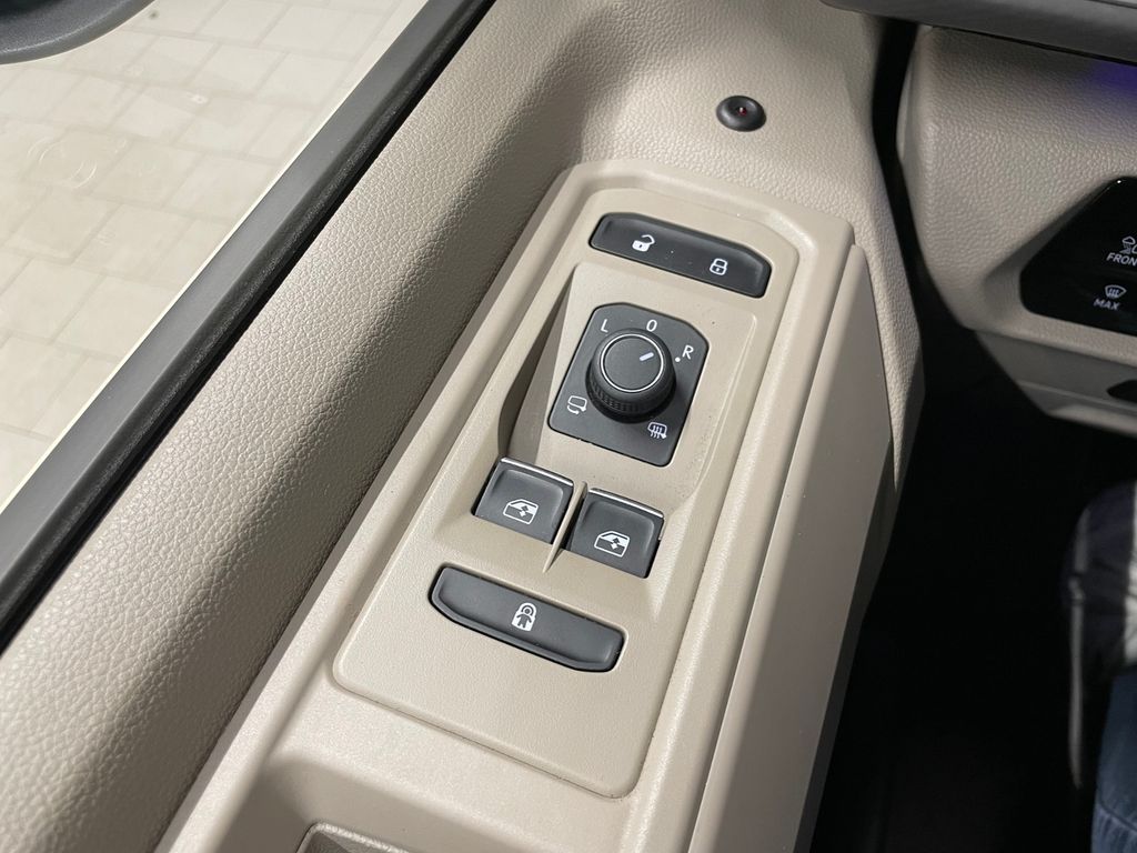 Volkswagen T7 Multivan 2024