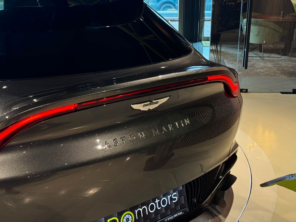 Aston Martin DBX 2021