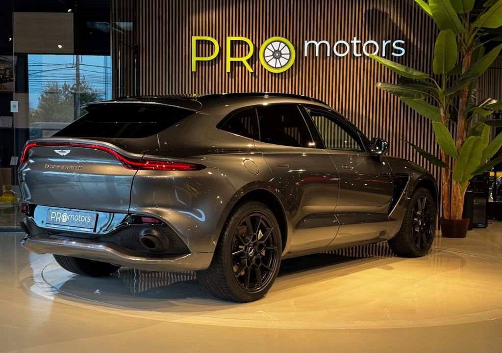 Aston Martin DBX 2021
