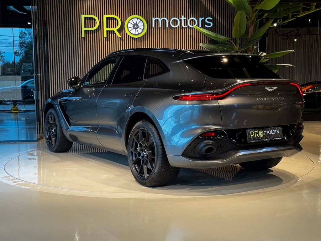 Aston Martin DBX 2021