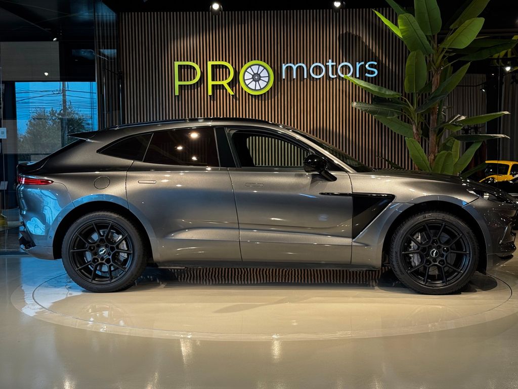 Aston Martin DBX 2021