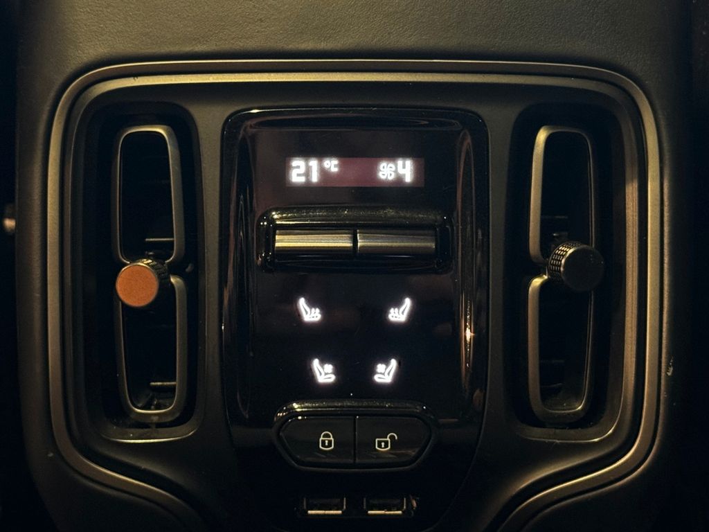 Aston Martin DBX 2021