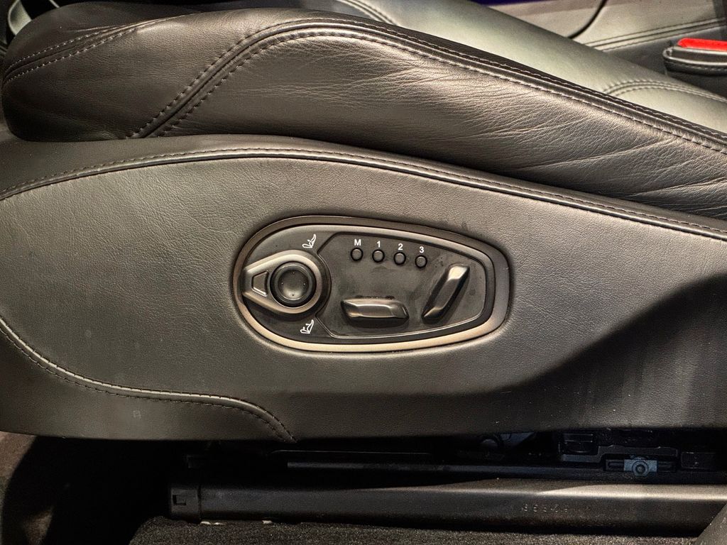 Aston Martin DBX 2021