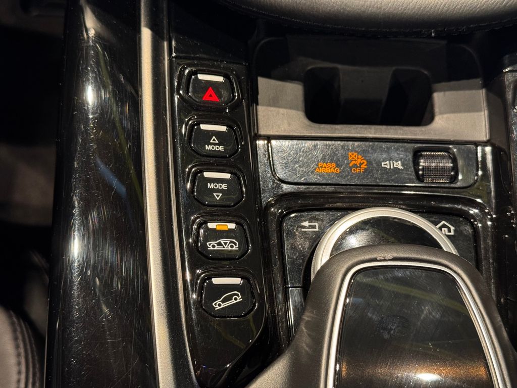 Aston Martin DBX 2021