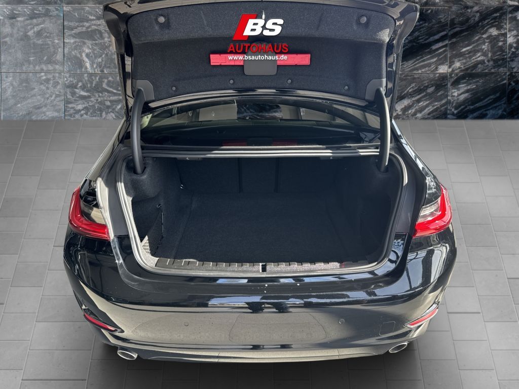 BMW 318 2019