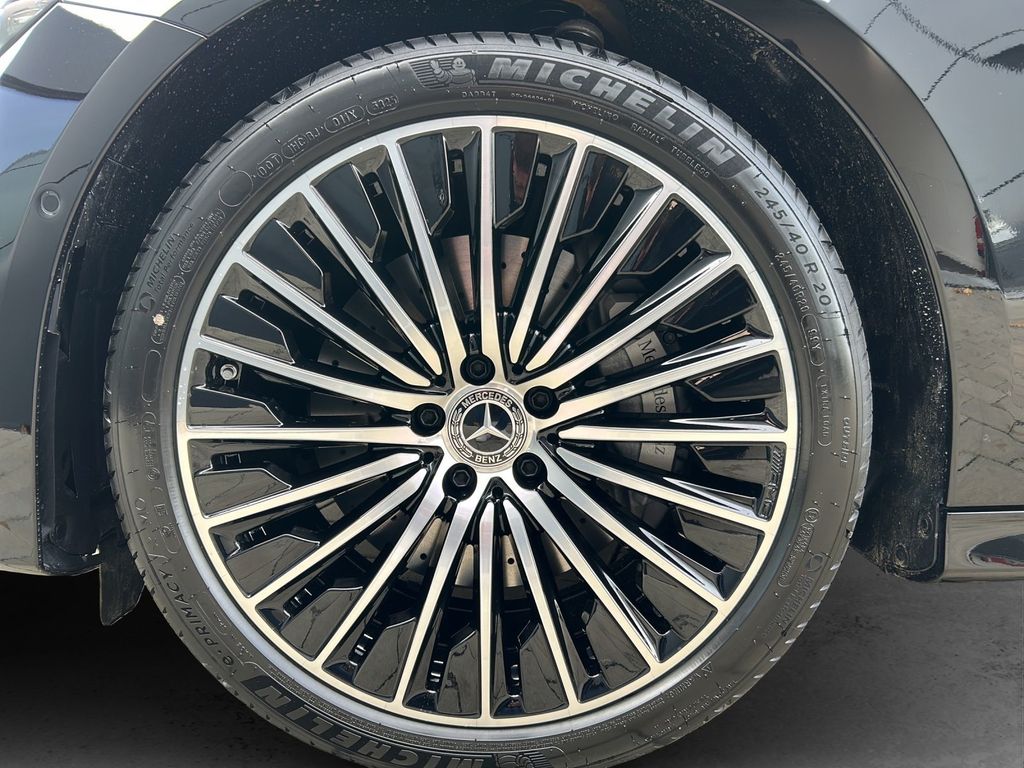 Mercedes-Benz E 300 2025