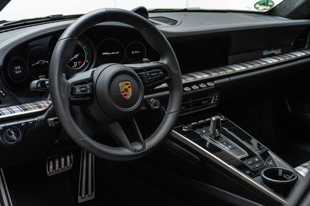 Porsche 992 2025