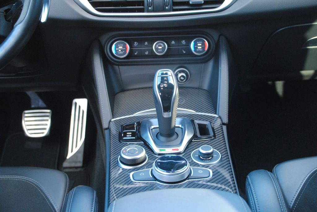 Alfa Romeo Stelvio 2021