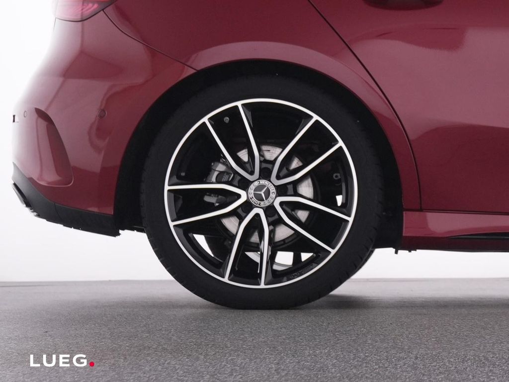 Mercedes-Benz A 180 2025