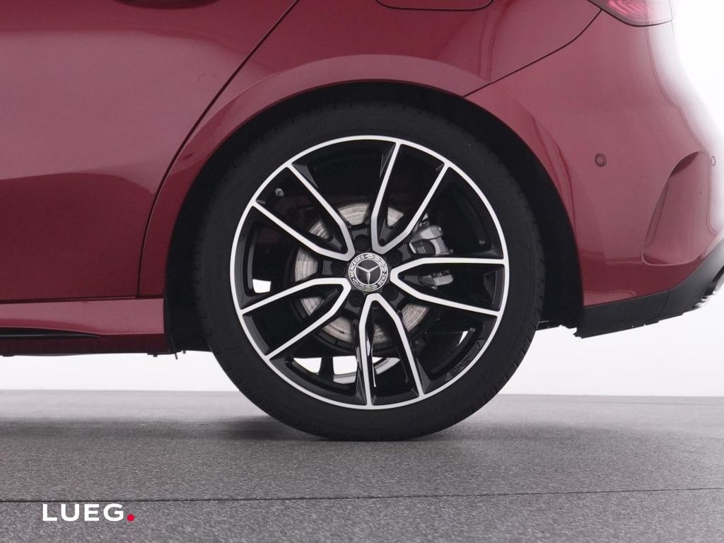 Mercedes-Benz A 180 2025