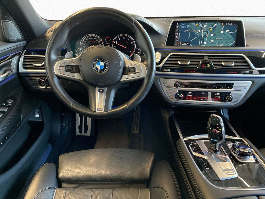 BMW 750 2019