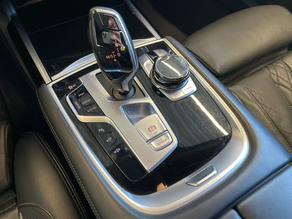 BMW 750 2019