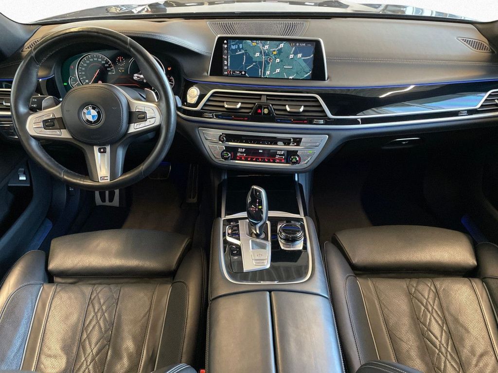 BMW 750 2019