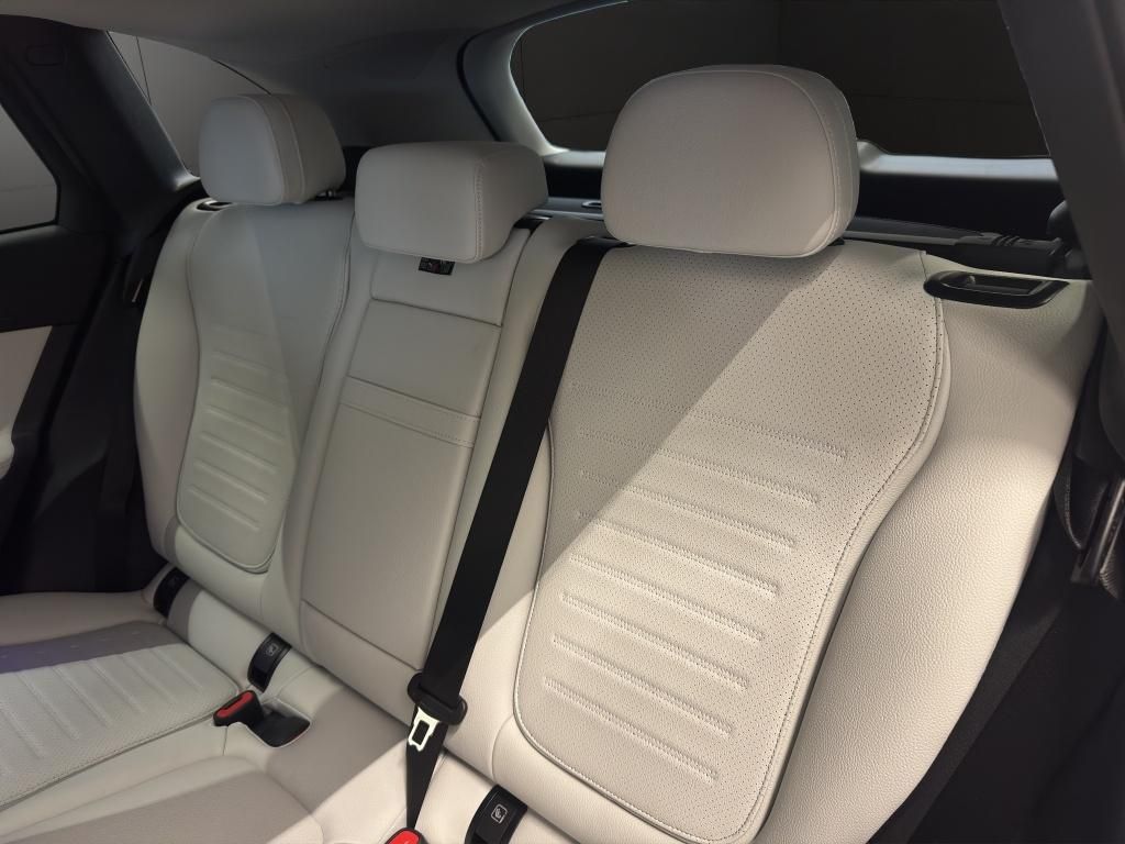 Mercedes-Benz GLC 300 2025