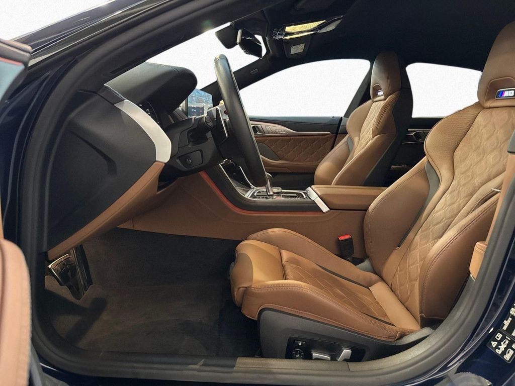 BMW M8 2025