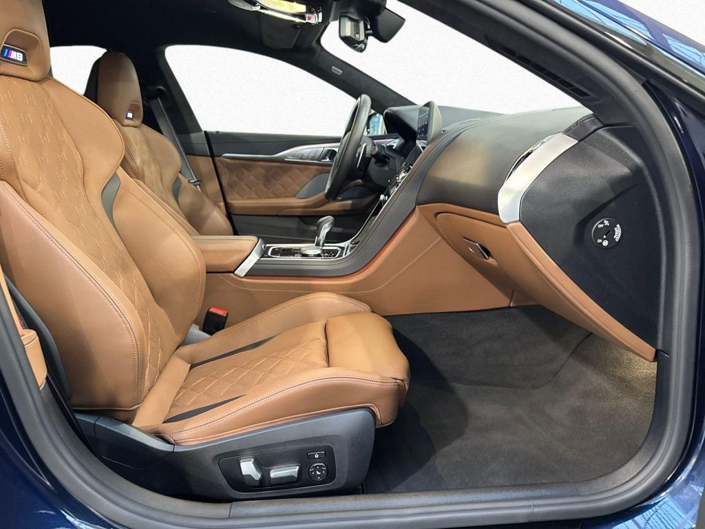 BMW M8 2025