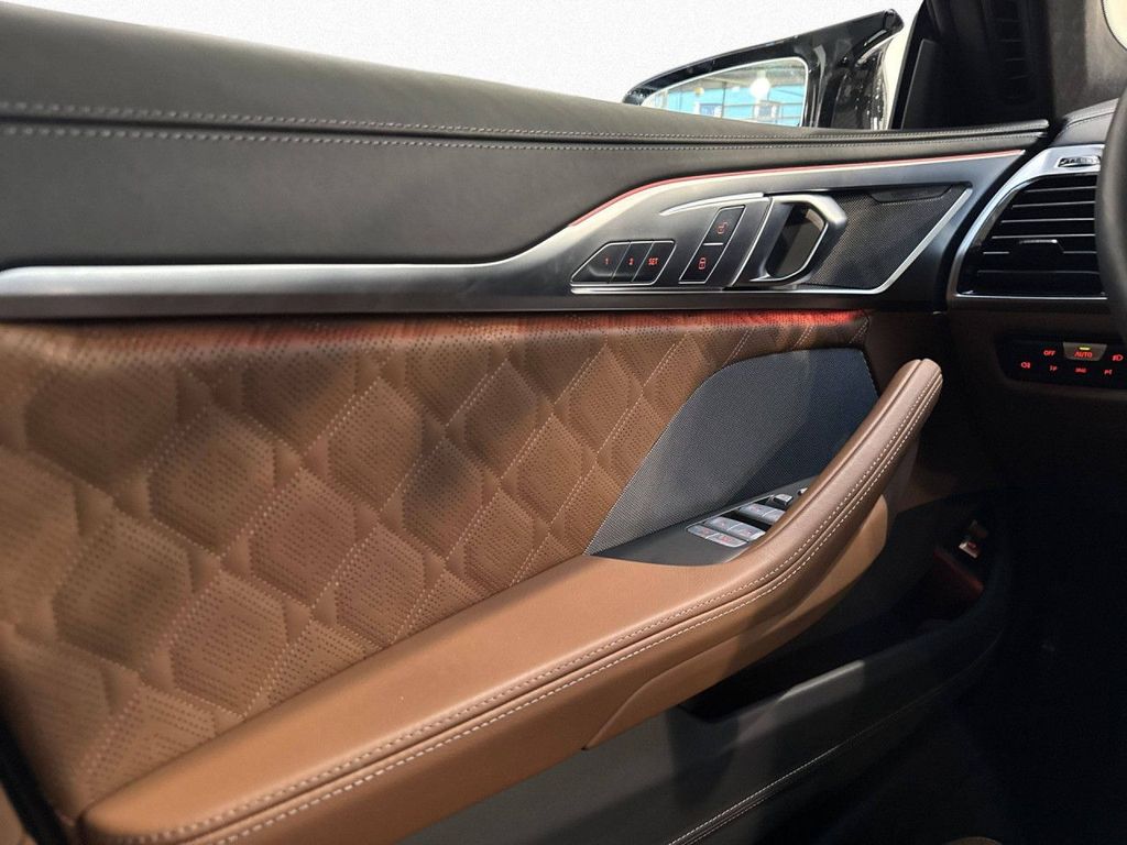 BMW M8 2025