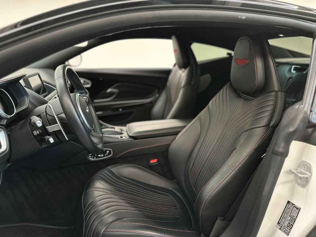 Aston Martin DB11 2019