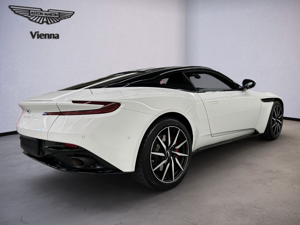 Aston Martin DB11 2019
